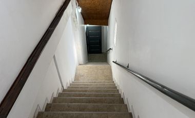 Departamento en  Planta Alta de 3 ambientes. Dos baños. Patio y terraza.