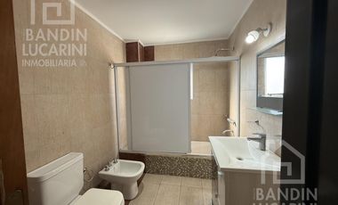 Departamento en  Planta Alta de 3 ambientes. Dos baños. Patio y terraza.