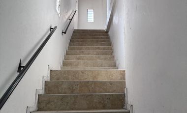 Departamento en  Planta Alta de 3 ambientes. Dos baños. Patio y terraza.