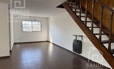 Departamento en  Planta Alta de 3 ambientes. Dos baños. Patio y terraza.