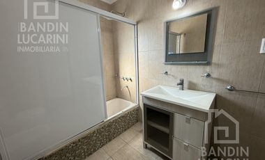 Departamento en  Planta Alta de 3 ambientes. Dos baños. Patio y terraza.