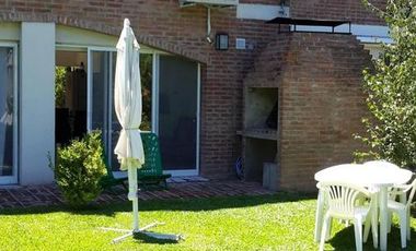 VENTA dúplex en C. C. de Golf Las Praderas de Lujan