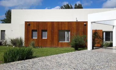 CASA en VENTA, LAS PRADERAS, LUJAN UF 228 (COD 430)