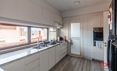 Impecable Piso en Alquiler Muy Luminoso con Cochera Fija - Palermo Chico