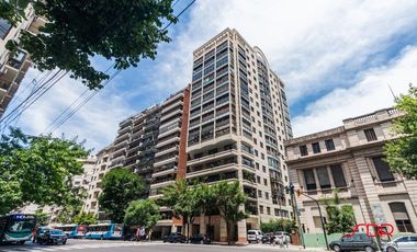 Impecable Piso en Alquiler Muy Luminoso con Cochera Fija - Palermo Chico