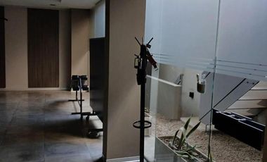 Excelente 2 ambientes muy amplio con cochera fija - Edificio Green Tower