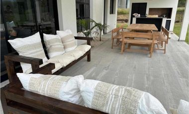 Casa en venta - 4 Dormitorios 5 Baños - Pinamar