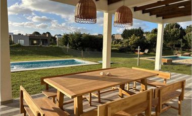 Casa en venta - 4 Dormitorios 5 Baños - Pinamar