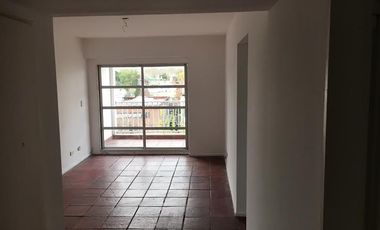 Departamento de 3 ambientes en alquiler, en San Isidro.