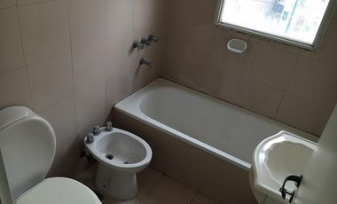 Departamento de 3 ambientes en alquiler, en San Isidro.