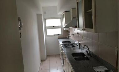 Departamento de 3 ambientes en alquiler, en San Isidro.