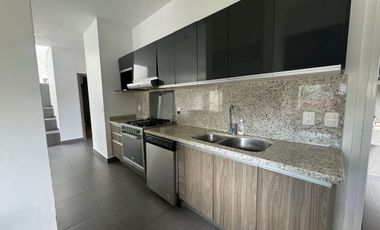 CASA EN RENTA EN ALTOZANO CON OPCIÓN A CUARTA RECÁMARA