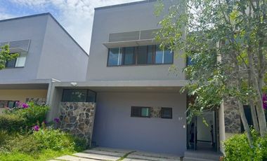 CASA EN RENTA EN ALTOZANO CON OPCIÓN A CUARTA RECÁMARA