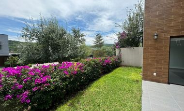 CASA EN RENTA EN ALTOZANO CON OPCIÓN A CUARTA RECÁMARA