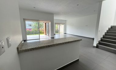 CASA EN RENTA EN ALTOZANO CON OPCIÓN A CUARTA RECÁMARA