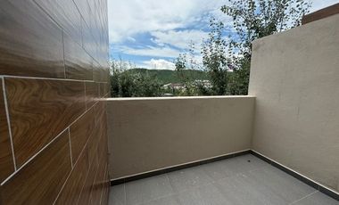 CASA EN RENTA EN ALTOZANO CON OPCIÓN A CUARTA RECÁMARA