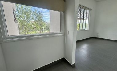CASA EN RENTA EN ALTOZANO CON OPCIÓN A CUARTA RECÁMARA