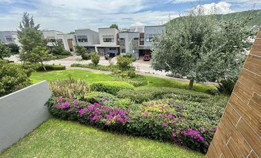 CASA EN RENTA EN ALTOZANO CON OPCIÓN A CUARTA RECÁMARA