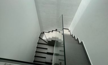 CASA EN RENTA EN ALTOZANO CON OPCIÓN A CUARTA RECÁMARA
