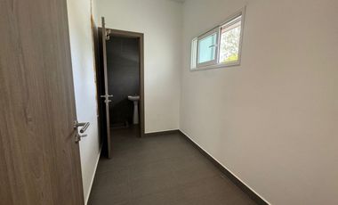 CASA EN RENTA EN ALTOZANO CON OPCIÓN A CUARTA RECÁMARA