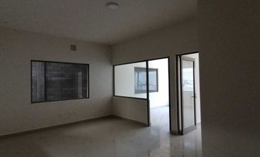 Renta de Bodega con Oficinas 350M2, Cumbres ,Urdiales
