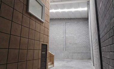 Renta de Bodega con Oficinas 350M2, Cumbres ,Urdiales