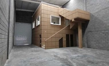 Renta de Bodega con Oficinas 350M2, Cumbres ,Urdiales