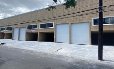 Renta de Bodega con Oficinas 350M2, Cumbres ,Urdiales