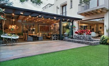 Casa en venta con jardín en Jardines del Pedregal