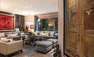 Casa en venta con jardín en Jardines del Pedregal