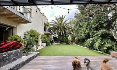 Casa en venta con jardín en Jardines del Pedregal