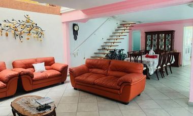 SELENE, CASA CON JARDÍN, EN VENTA