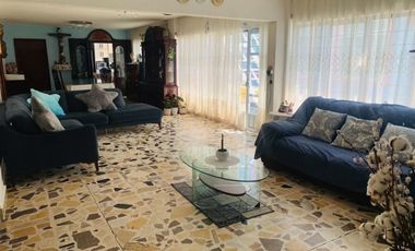 SELENE, CASA CON JARDÍN, EN VENTA