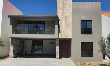 CASA EN RENTA EN FRACC. LA LOMA CLUB DE GOLF