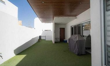 CASA EN VENTA EN LA LOMA DE GOLF