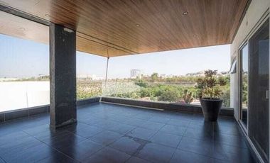 CASA EN VENTA EN LA LOMA DE GOLF