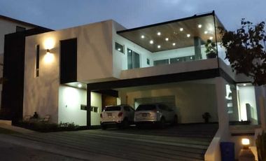 CASA EN VENTA EN LA LOMA DE GOLF