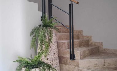 CASA EN VENTA EN PRIVADA POR VILLA MAGNA