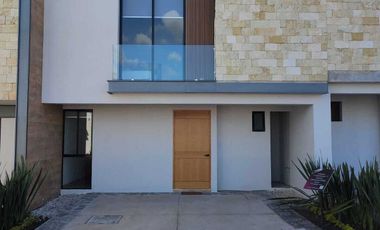 CASA EN VENTA EN PRIVADA POR VILLA MAGNA