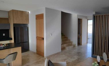 CASA EN VENTA EN PRIVADA POR VILLA MAGNA