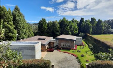 Copia de Venta de moderna y espectacular CASA CAMPESTRE en Santa Elena.