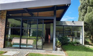 Copia de Venta de moderna y espectacular CASA CAMPESTRE en Santa Elena.