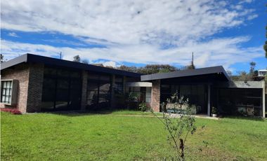 Copia de Venta de moderna y espectacular CASA CAMPESTRE en Santa Elena.