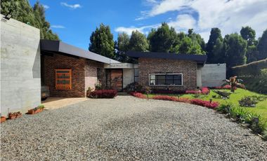 Copia de Venta de moderna y espectacular CASA CAMPESTRE en Santa Elena.