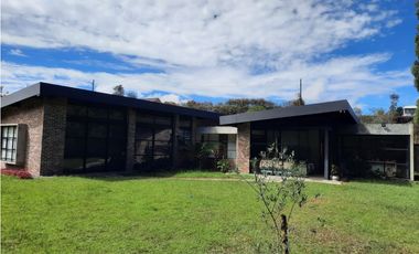 Copia de Venta de moderna y espectacular CASA CAMPESTRE en Santa Elena.