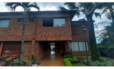 Copia de Venta de hermosa y amplia CASA en el POBLADO, espacios amplios.