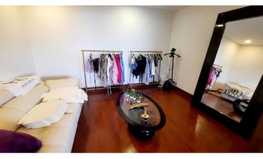 Copia de Venta de hermosa y amplia CASA en el POBLADO, espacios amplios.