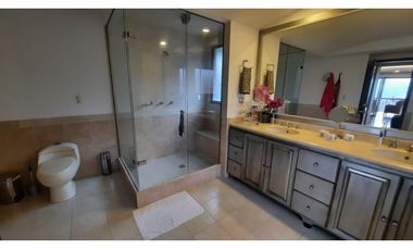 Copia de Venta de hermosa y amplia CASA en el POBLADO, espacios amplios.