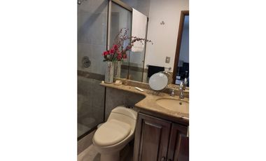 Copia de Venta de hermosa y amplia CASA en el POBLADO, espacios amplios.