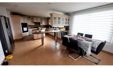 Copia de Venta de hermosa y amplia CASA en el POBLADO, espacios amplios.